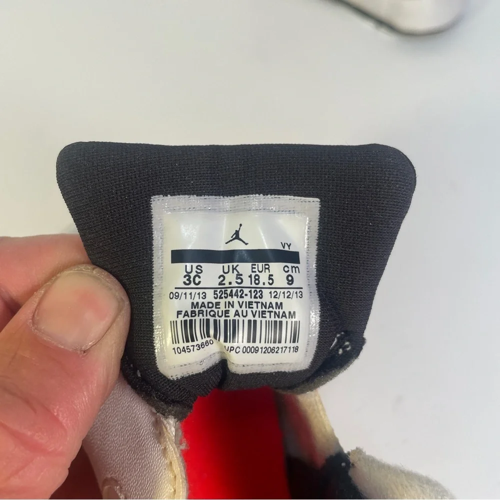 Air Jordan Retro VI 6 White Infrared 2014 525442-123 Toddler 3C No Box